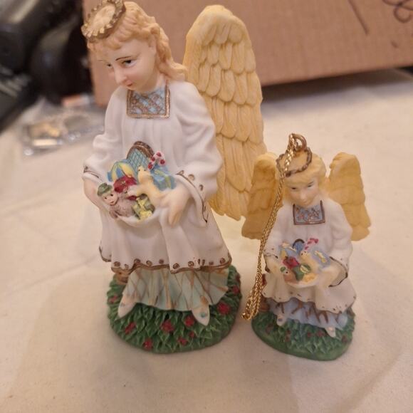 Angel Figurine with Matching Ornament International Santa Claus Collection 1992 - Picture 2 of 7